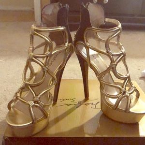 BeBe heels Gold/black size 6